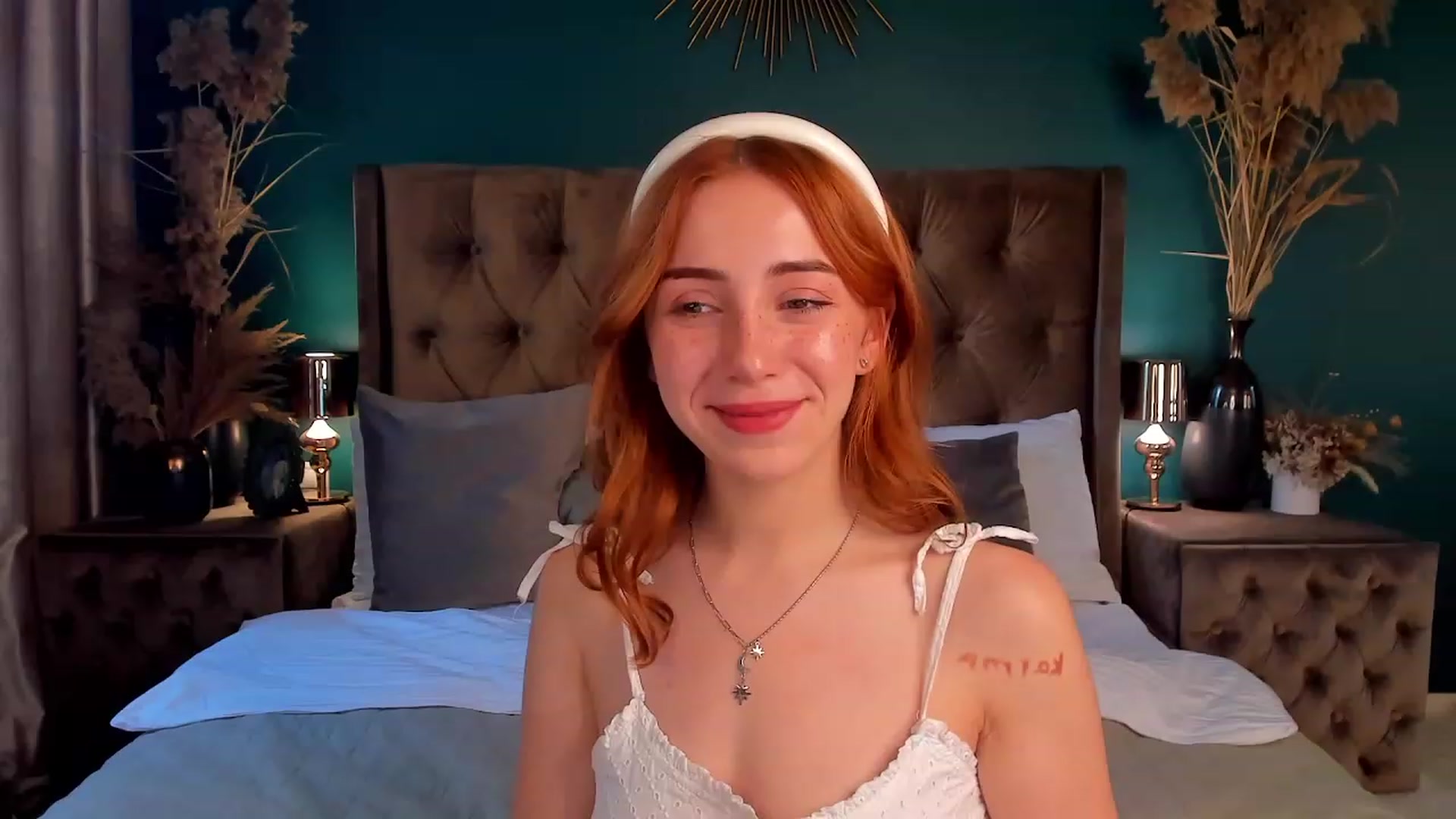 Gallery image thumbnail from ElsaYoung's myfreecams stream on, 06/27/2023, 14:46 image 8 of 20