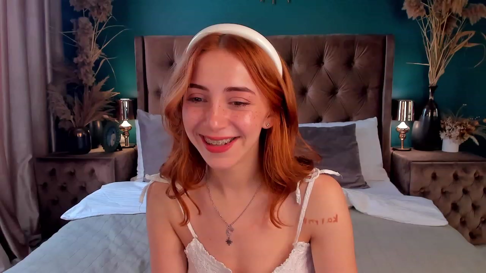 Gallery image thumbnail from ElsaYoung's myfreecams stream on, 06/27/2023, 14:46 image 4 of 20