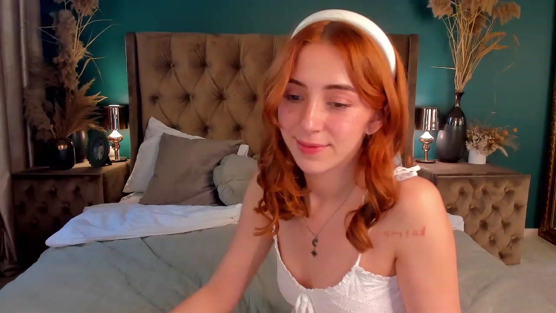 Gallery image thumbnail from ElsaYoung's myfreecams stream on, 06/27/2023, 16:58 image 4 of 20