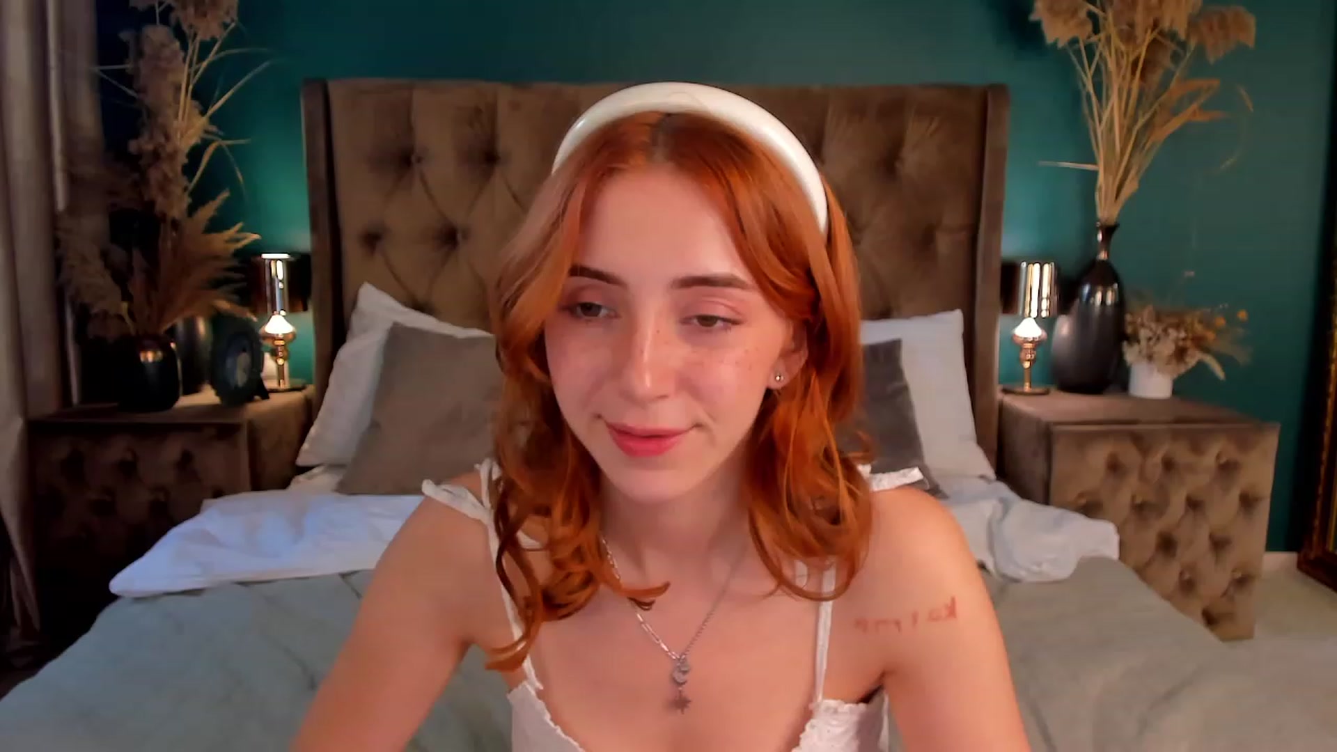 Gallery image thumbnail from ElsaYoung's myfreecams stream on, 06/27/2023, 16:58 image 3 of 20