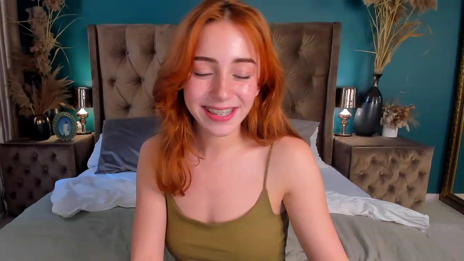 Gallery image thumbnail from ElsaYoung's myfreecams stream on, 07/04/2023, 16:04 image 12 of 20
