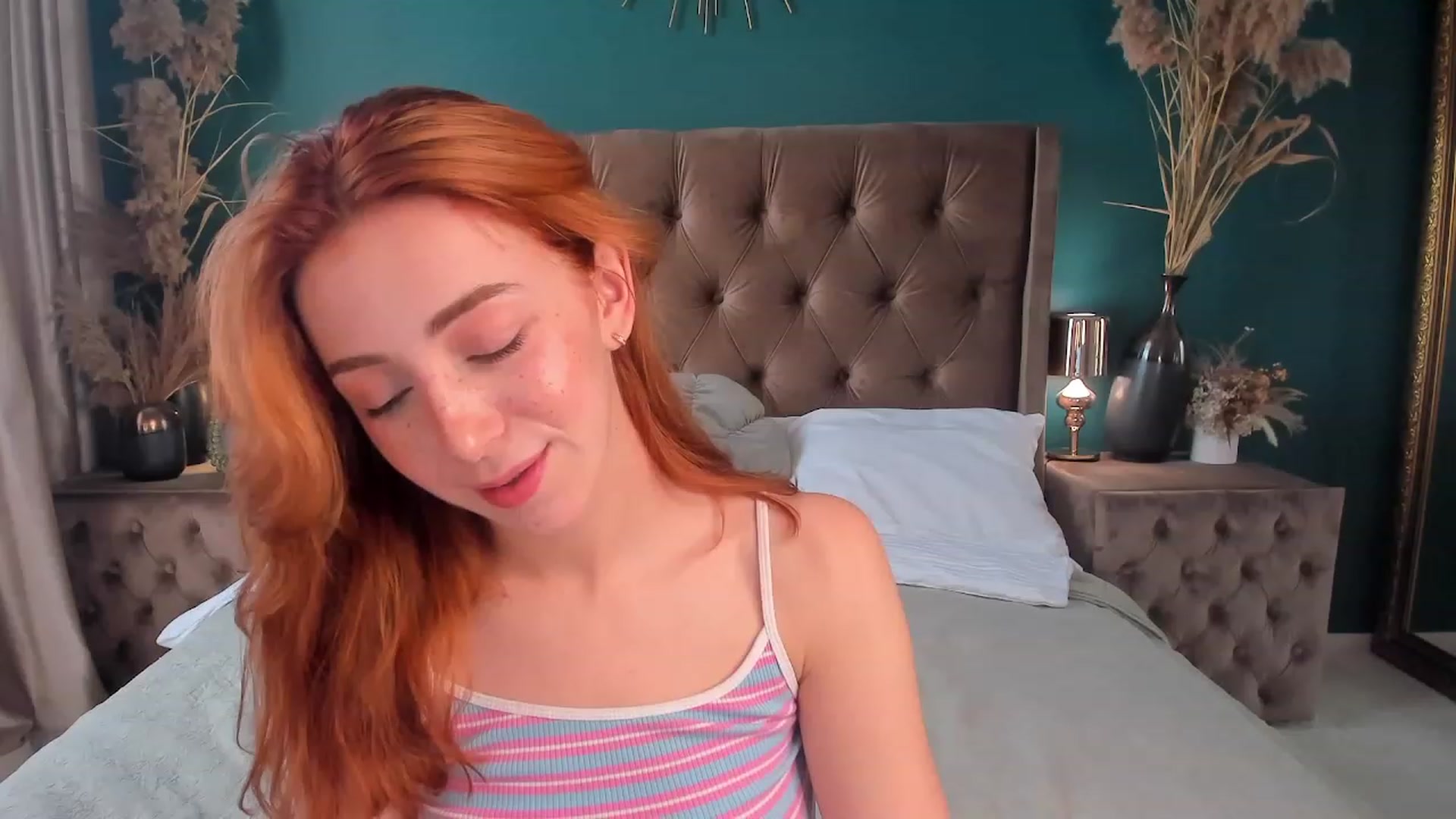 Gallery image thumbnail from ElsaYoung's myfreecams stream on, 07/18/2023, 14:07 image 12 of 20