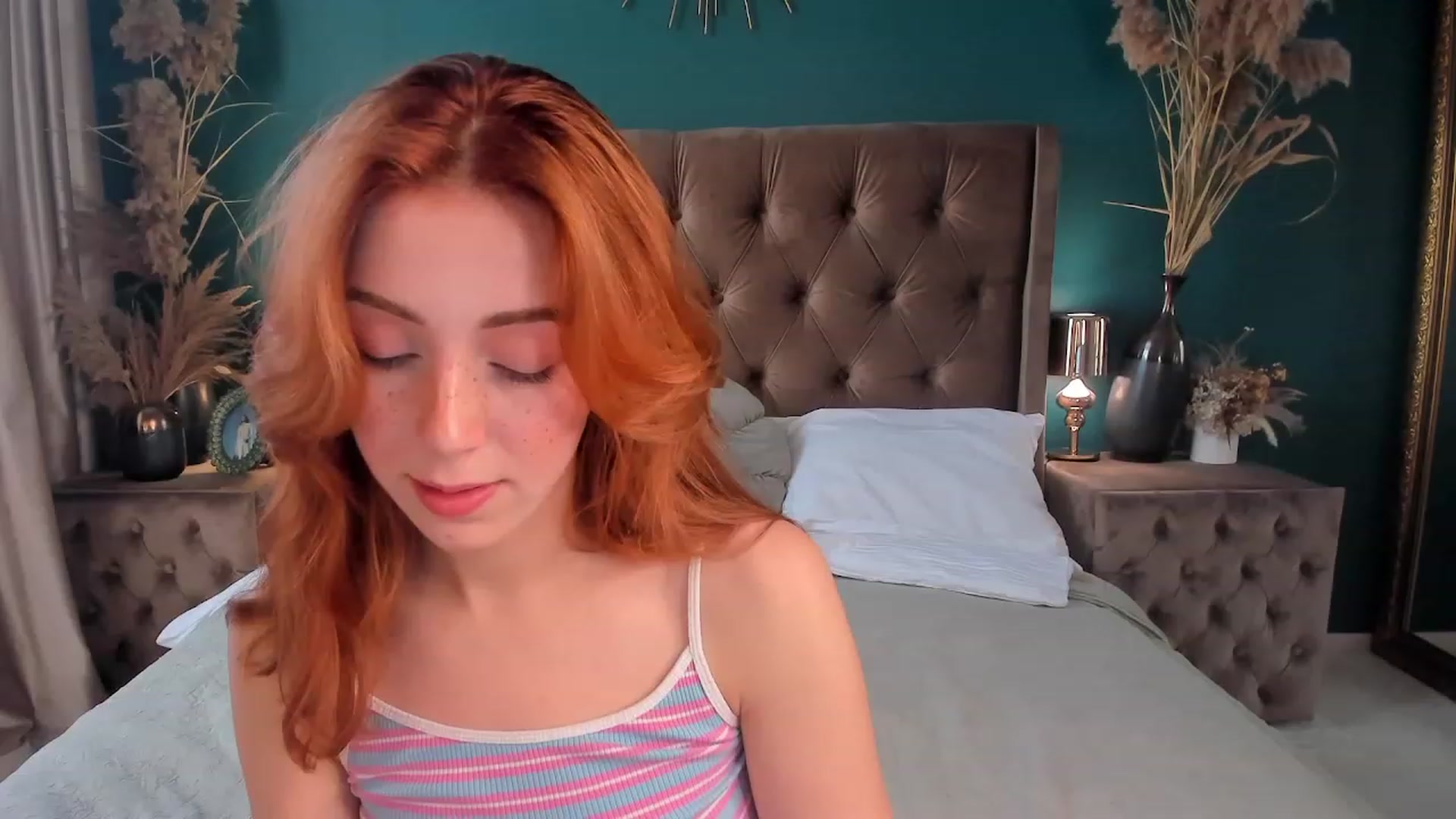 Gallery image thumbnail from ElsaYoung's myfreecams stream on, 07/18/2023, 14:07 image 6 of 20