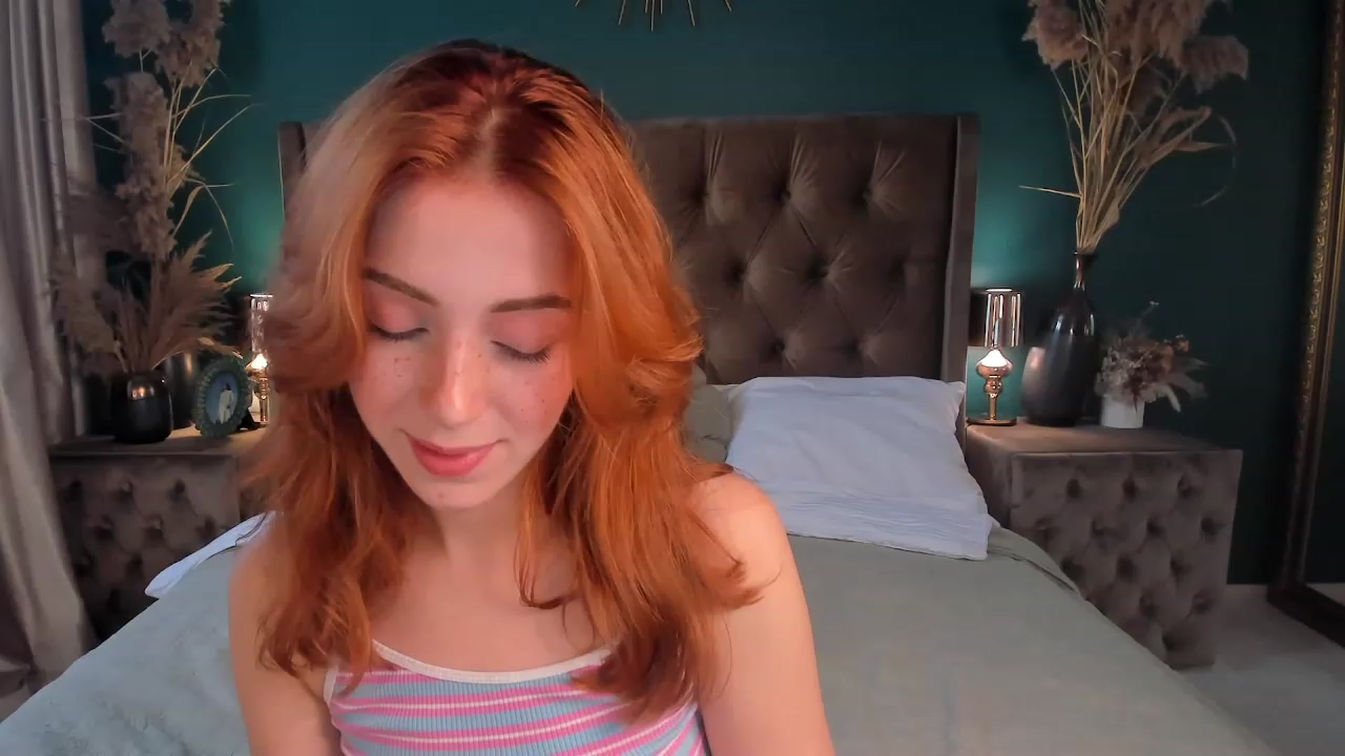 Gallery image thumbnail from ElsaYoung's myfreecams stream on, 07/18/2023, 14:07 image 4 of 20
