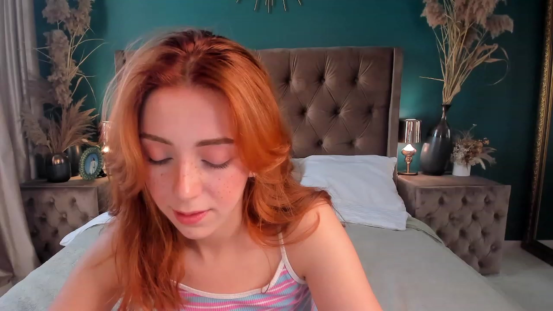 Gallery image thumbnail from ElsaYoung's myfreecams stream on, 07/18/2023, 14:07 image 14 of 20