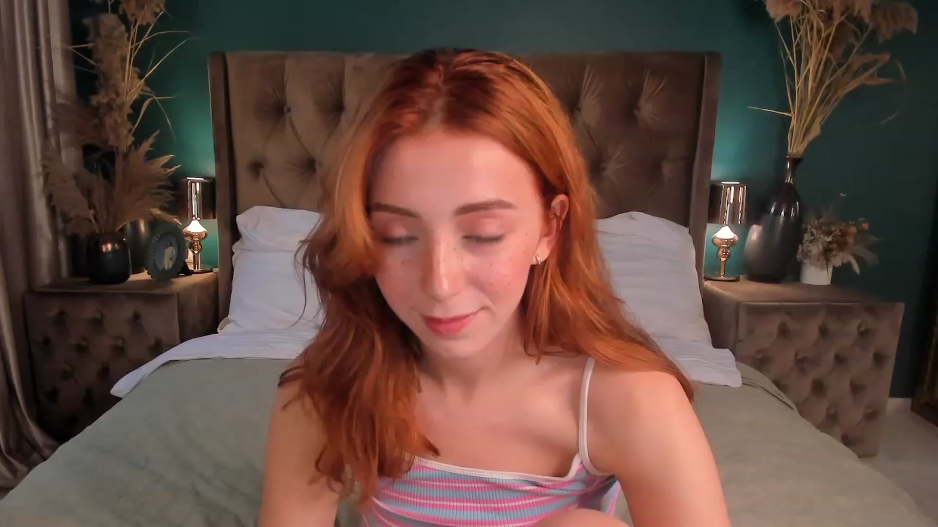 Gallery image thumbnail from ElsaYoung's myfreecams stream on, 07/18/2023, 16:20 image 13 of 20