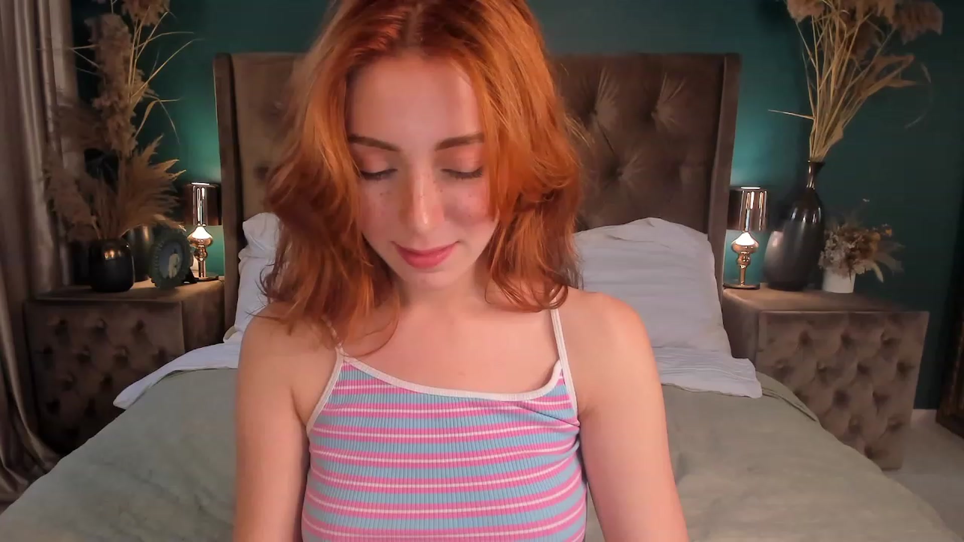 Gallery image thumbnail from ElsaYoung's myfreecams stream on, 07/18/2023, 16:20 image 17 of 20