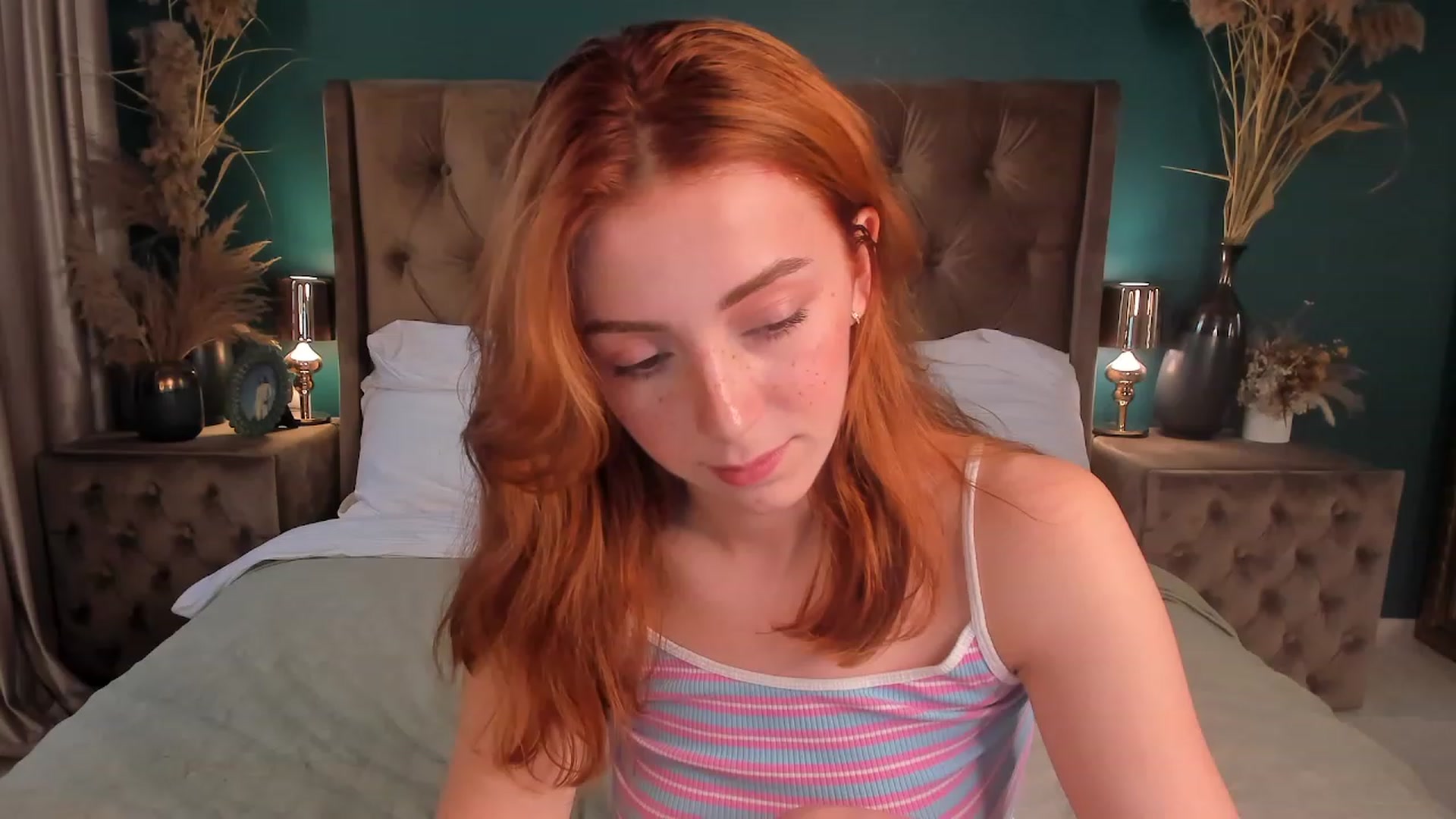 Gallery image thumbnail from ElsaYoung's myfreecams stream on, 07/18/2023, 16:20 image 8 of 20