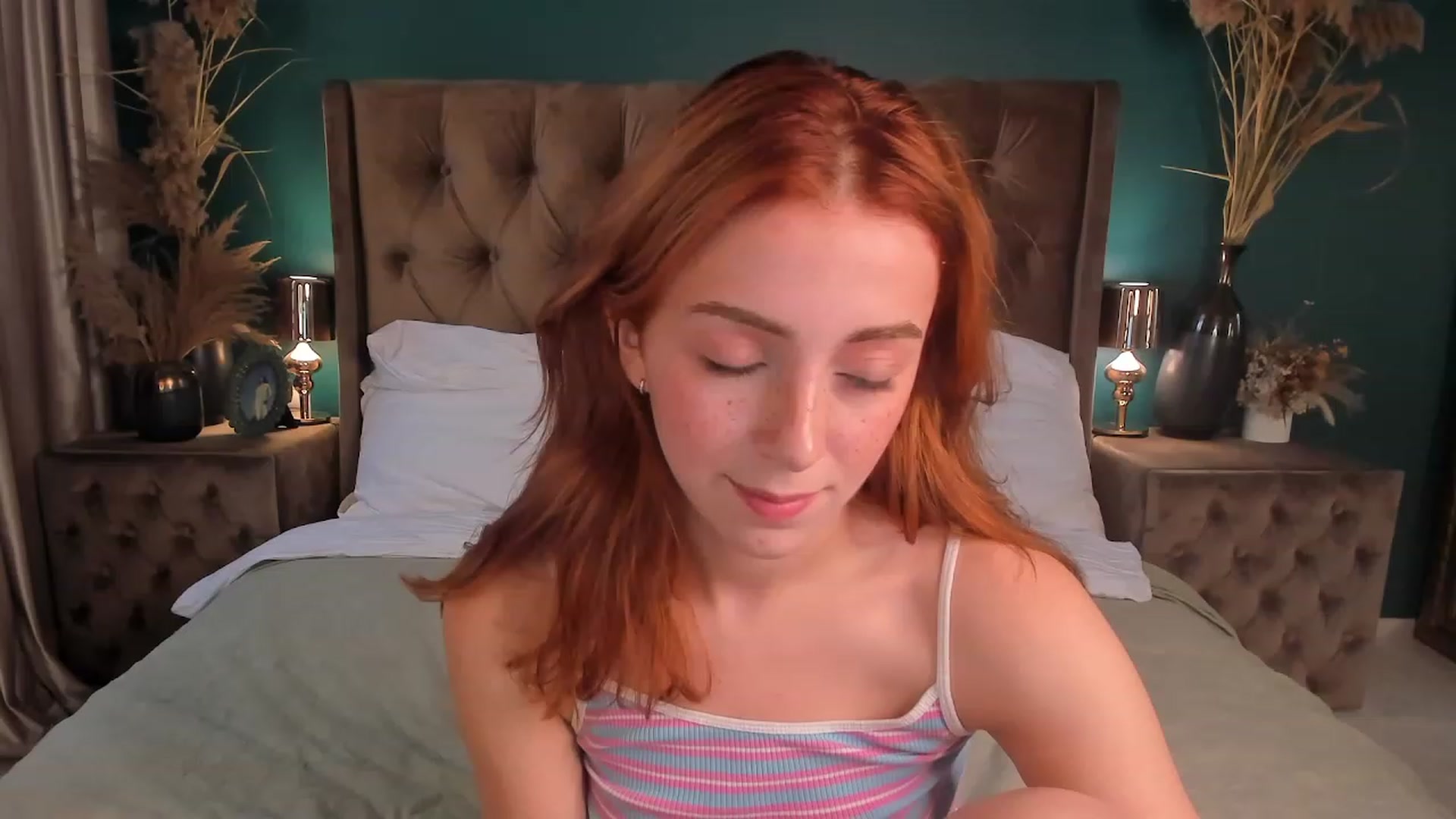 Gallery image thumbnail from ElsaYoung's myfreecams stream on, 07/18/2023, 16:20 image 9 of 20