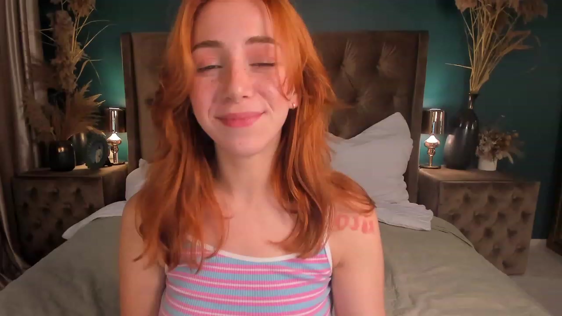 Gallery image thumbnail from ElsaYoung's myfreecams stream on, 07/18/2023, 17:41 image 12 of 20
