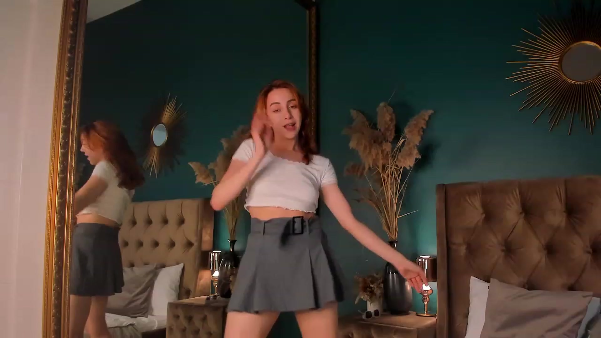 Gallery image thumbnail from ElsaYoung's myfreecams stream on, 07/28/2023, 17:12 image 18 of 20