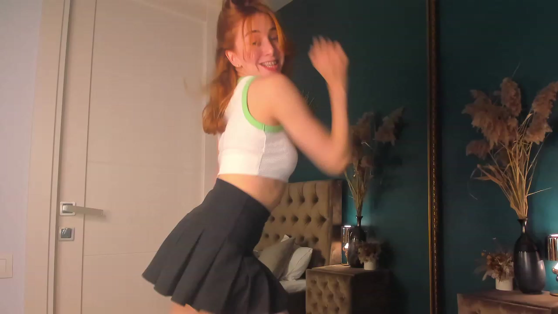 Gallery image thumbnail from ElsaYoung's myfreecams stream on, 08/03/2023, 17:52 image 18 of 20