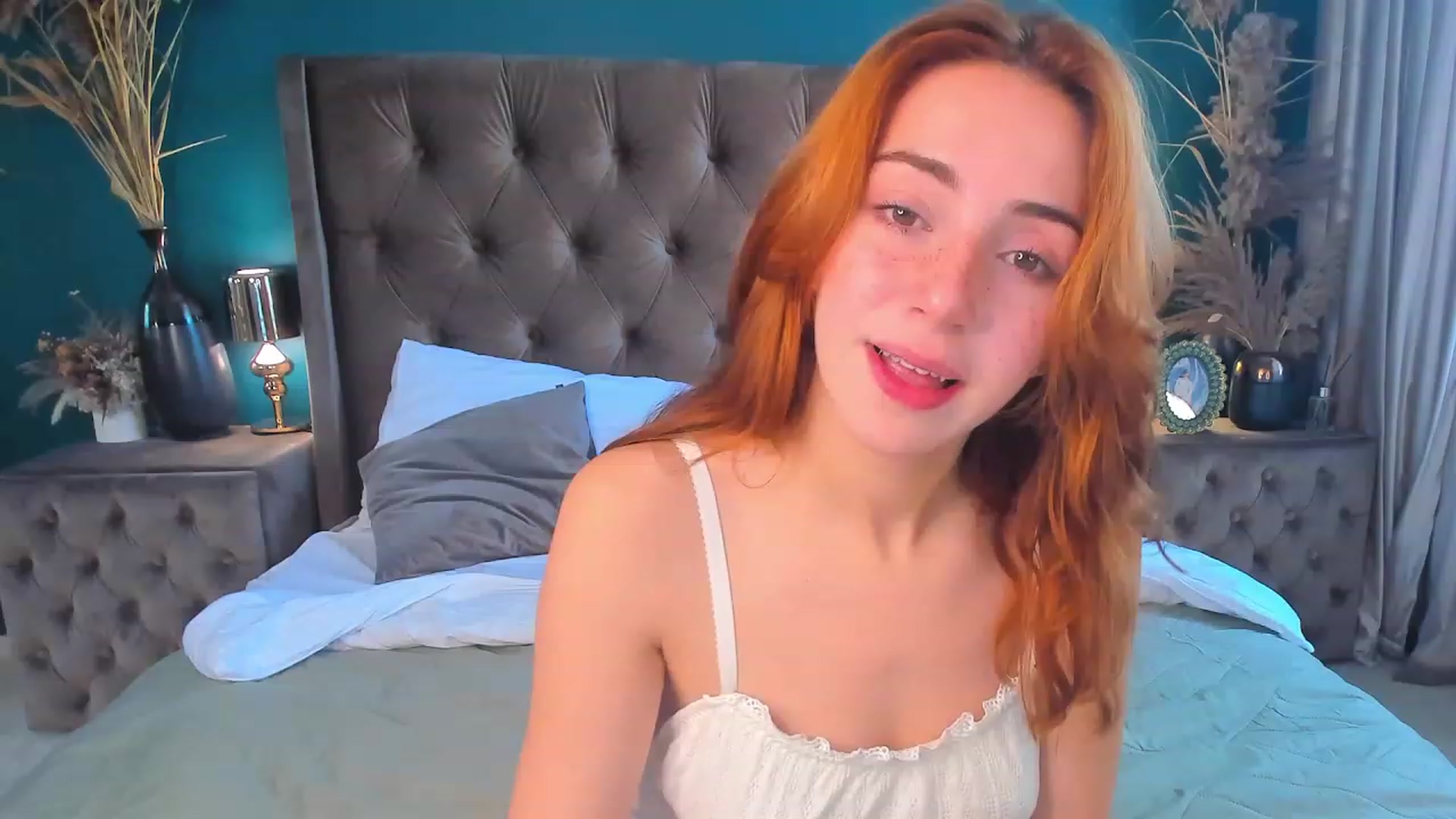 Gallery image thumbnail from ElsaYoung's myfreecams stream on, 08/06/2023, 13:18 image 4 of 20