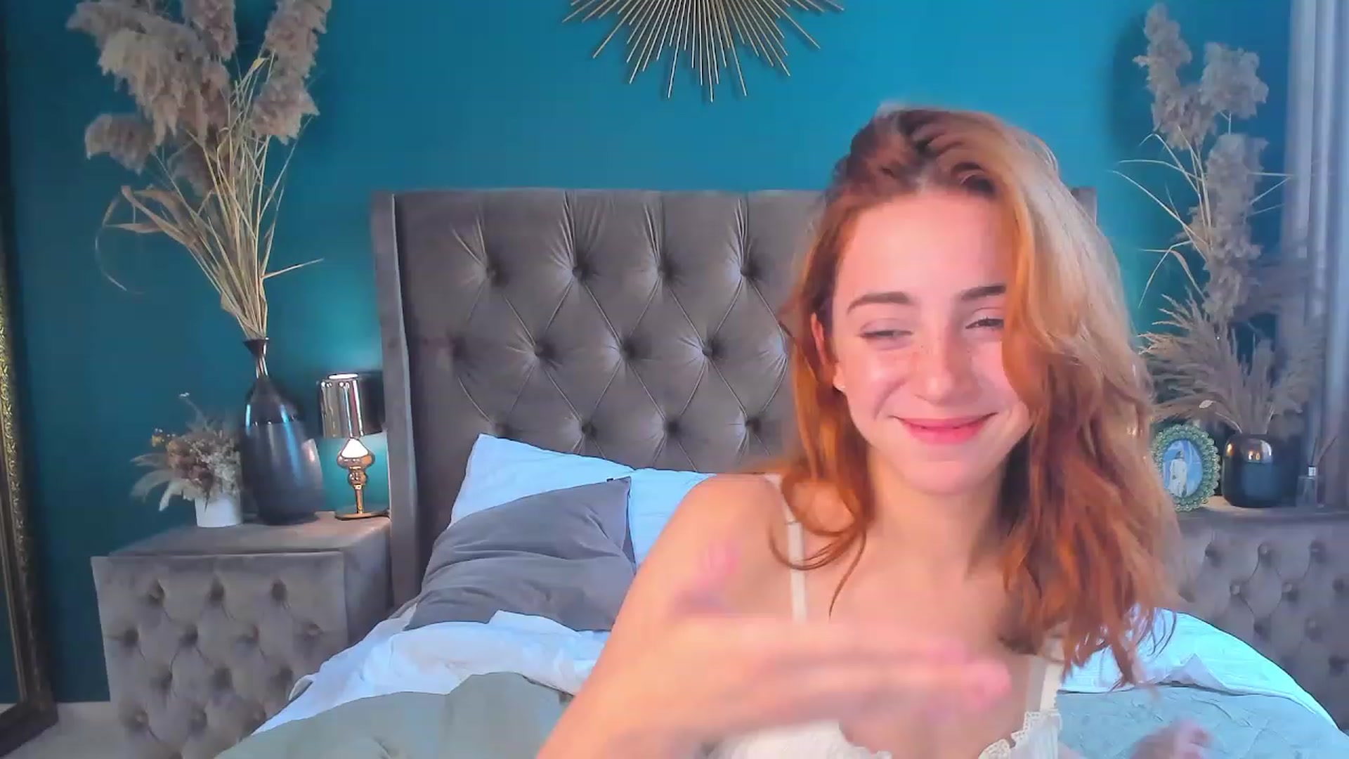 Gallery image thumbnail from ElsaYoung's myfreecams stream on, 08/06/2023, 13:18 image 19 of 20