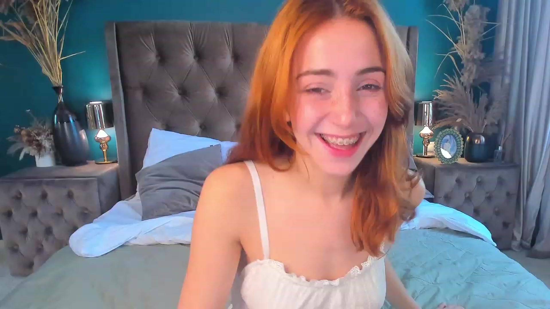 Gallery image thumbnail from ElsaYoung's myfreecams stream on, 08/06/2023, 13:18 image 7 of 20