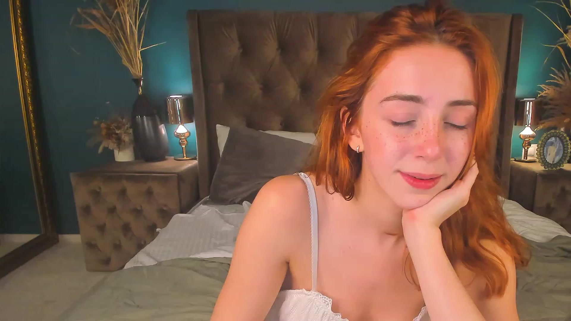 Gallery image thumbnail from ElsaYoung's myfreecams stream on, 08/06/2023, 18:46 image 7 of 20