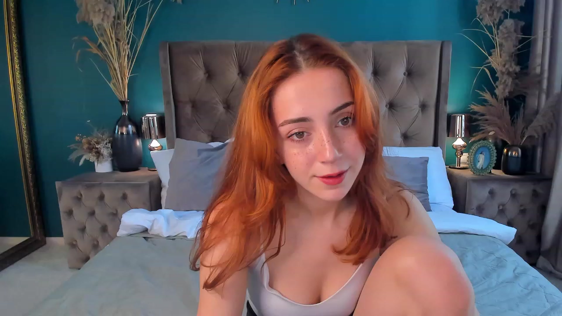 Gallery image thumbnail from ElsaYoung's myfreecams stream on, 08/10/2023, 13:22 image 6 of 20