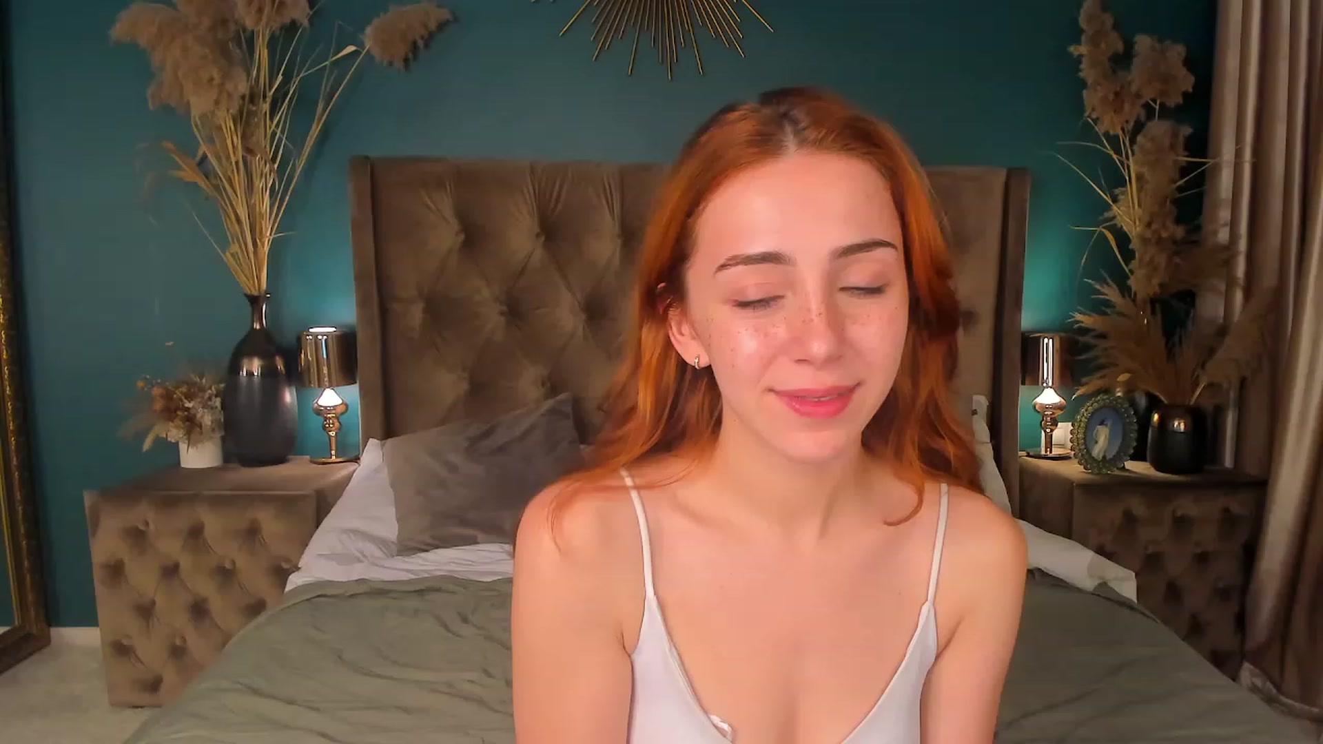 Gallery image thumbnail from ElsaYoung's myfreecams stream on, 08/10/2023, 18:41 image 16 of 20
