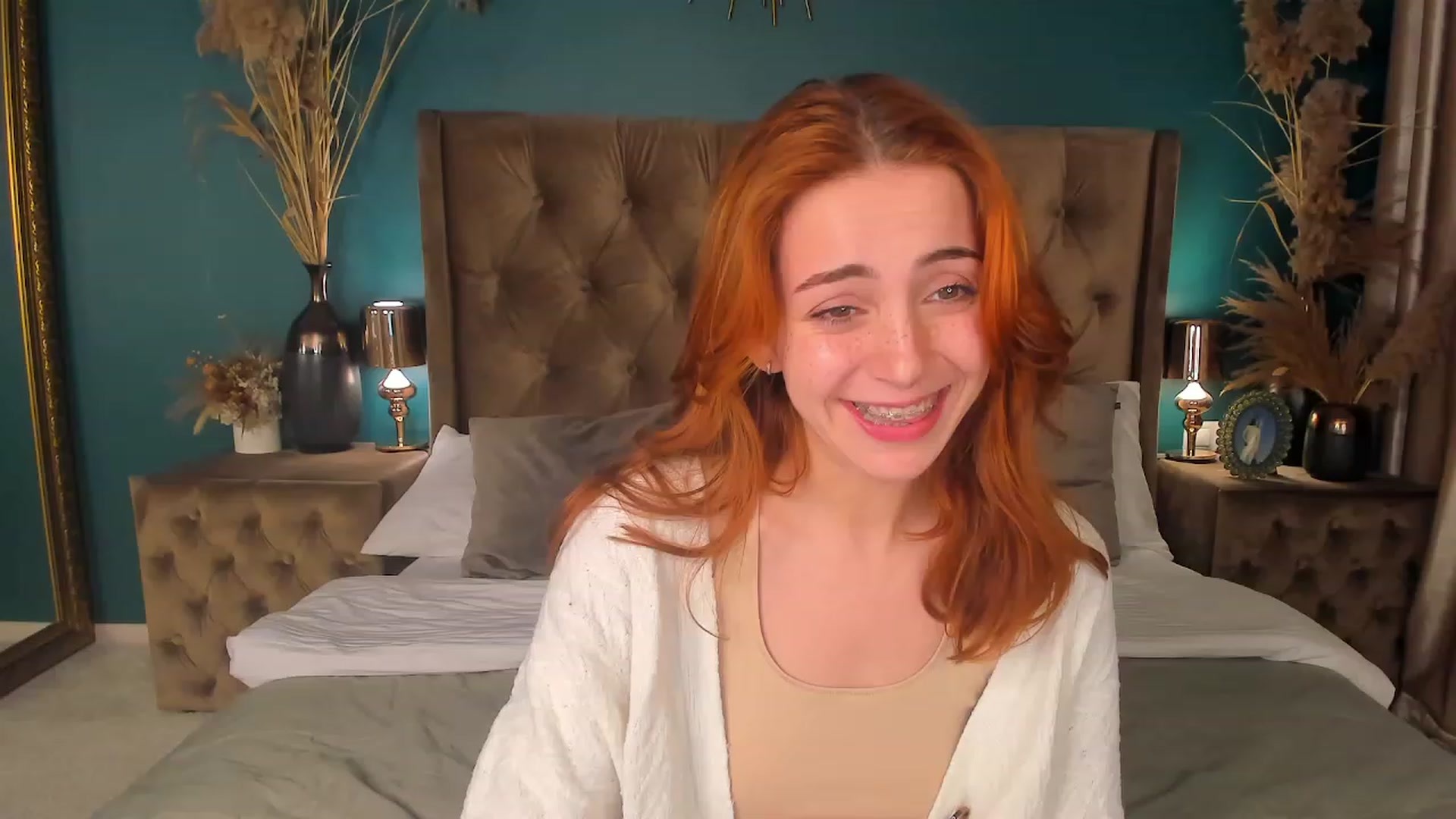 Gallery image thumbnail from ElsaYoung's myfreecams stream on, 08/10/2023, 19:00 image 6 of 20