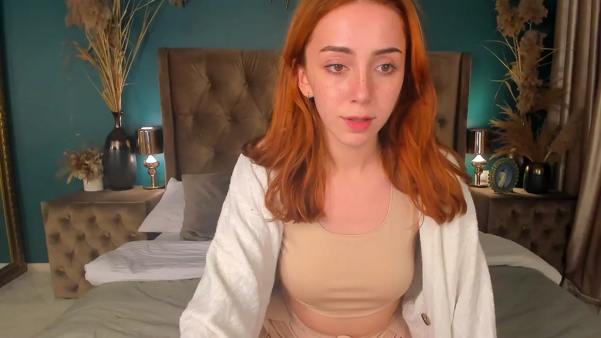Gallery image thumbnail from ElsaYoung's myfreecams stream on, 08/10/2023, 19:00 image 2 of 20