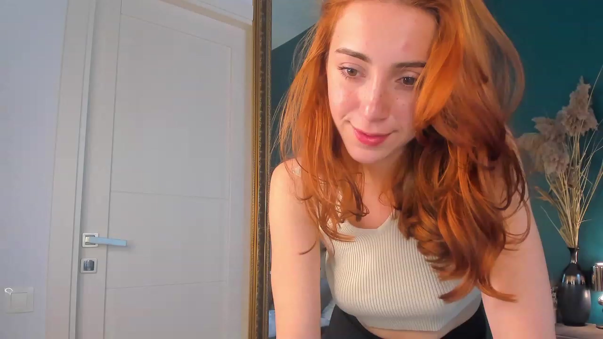 Gallery image thumbnail from ElsaYoung's myfreecams stream on, 08/12/2023, 09:44 image 2 of 20