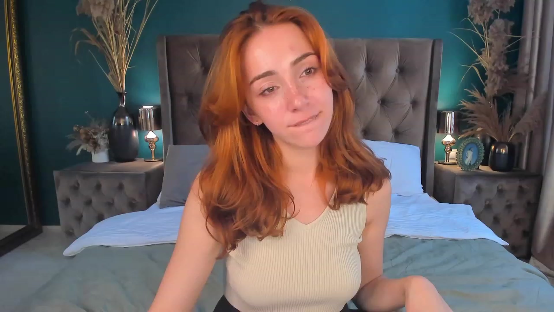 Gallery image thumbnail from ElsaYoung's myfreecams stream on, 08/12/2023, 09:44 image 6 of 20