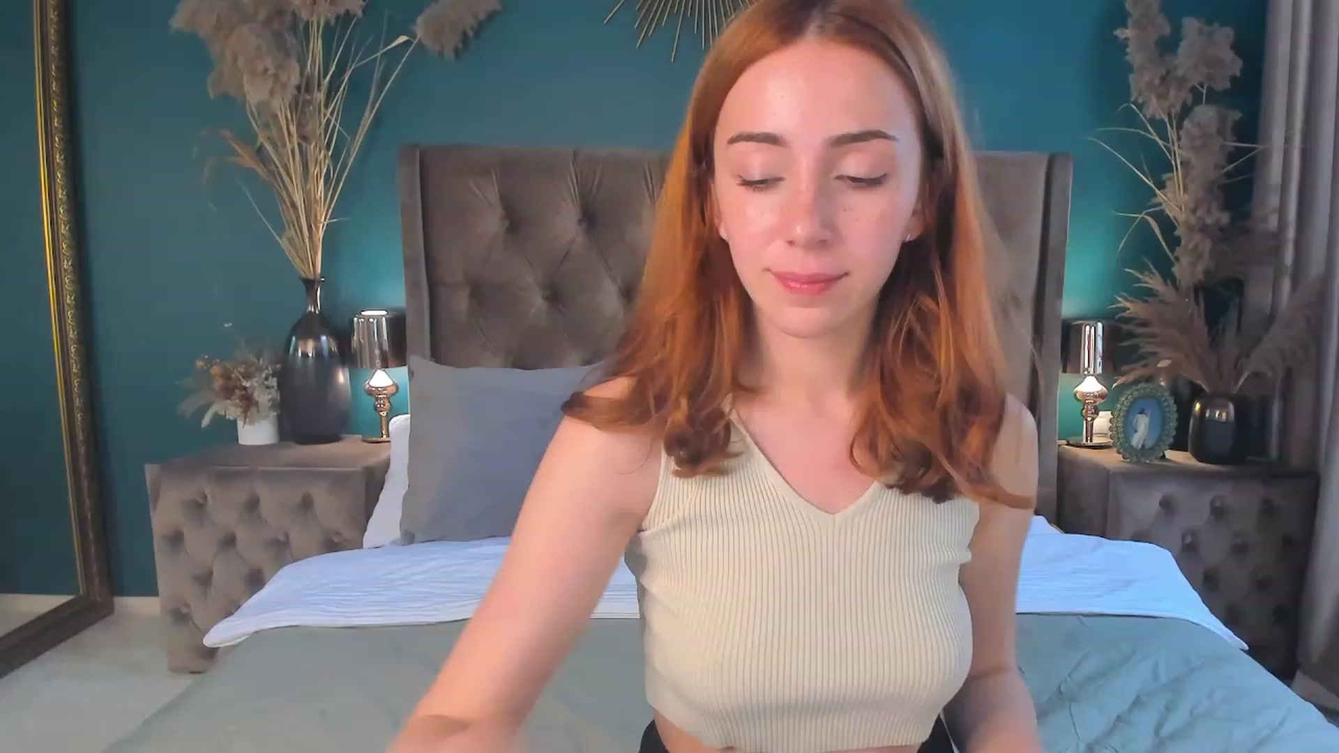 Gallery image thumbnail from ElsaYoung's myfreecams stream on, 08/12/2023, 12:01 image 17 of 20