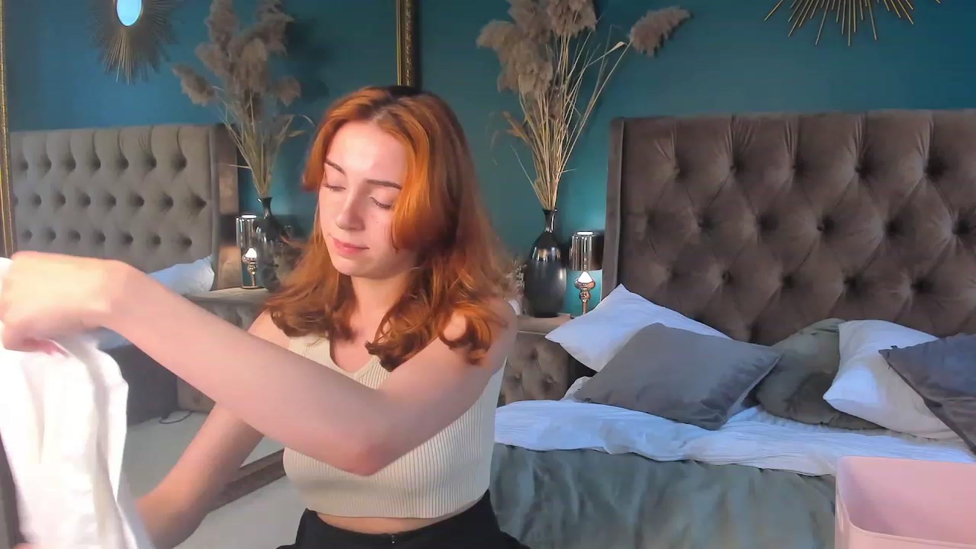 Gallery image thumbnail from ElsaYoung's myfreecams stream on, 08/12/2023, 12:01 image 3 of 20