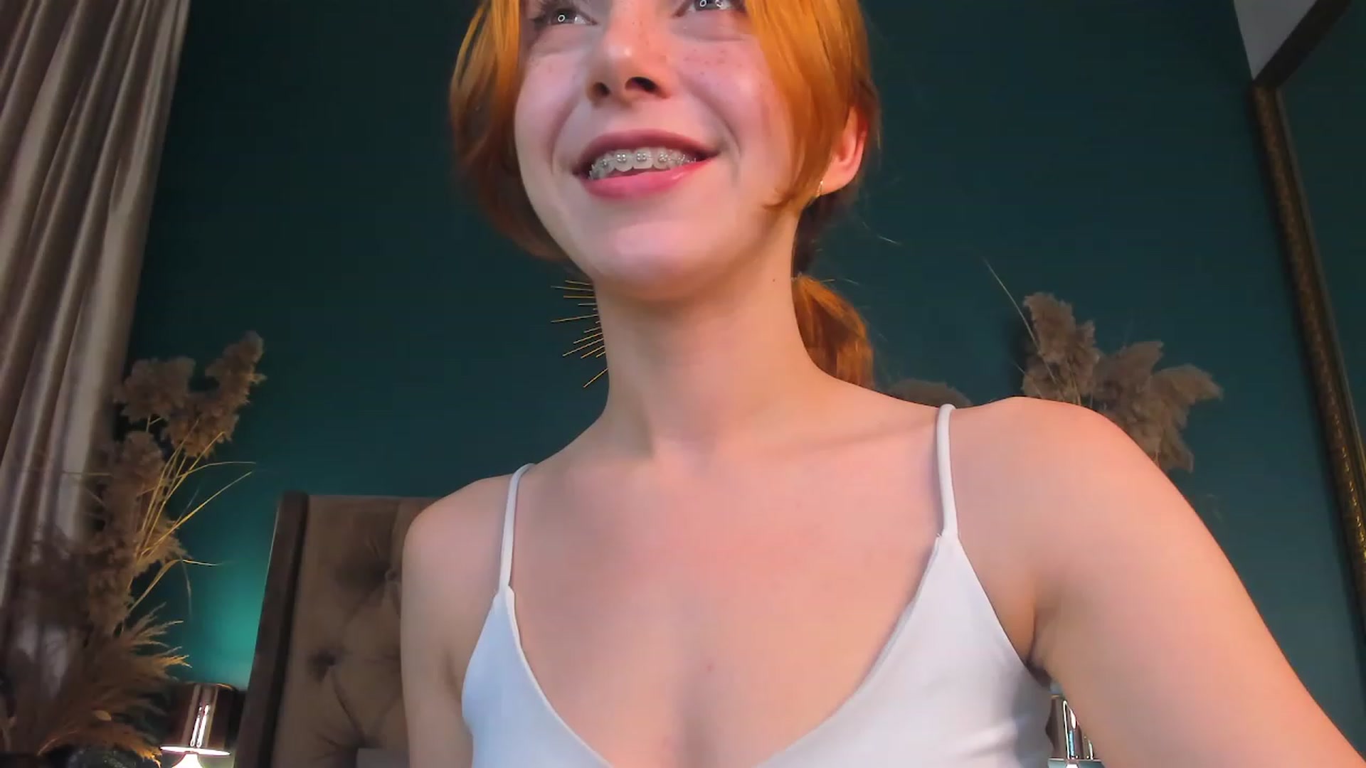 Gallery image thumbnail from ElsaYoung's myfreecams stream on, 08/15/2023, 18:10 image 6 of 20