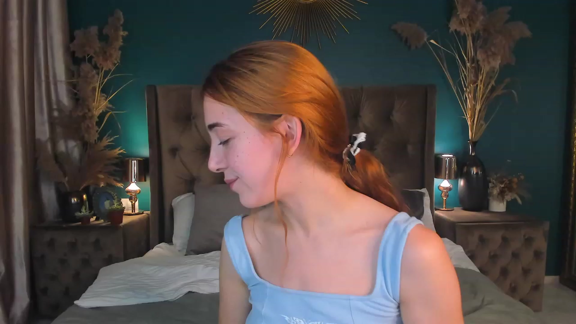 Gallery image thumbnail from ElsaYoung's myfreecams stream on, 08/15/2023, 19:18 image 17 of 20