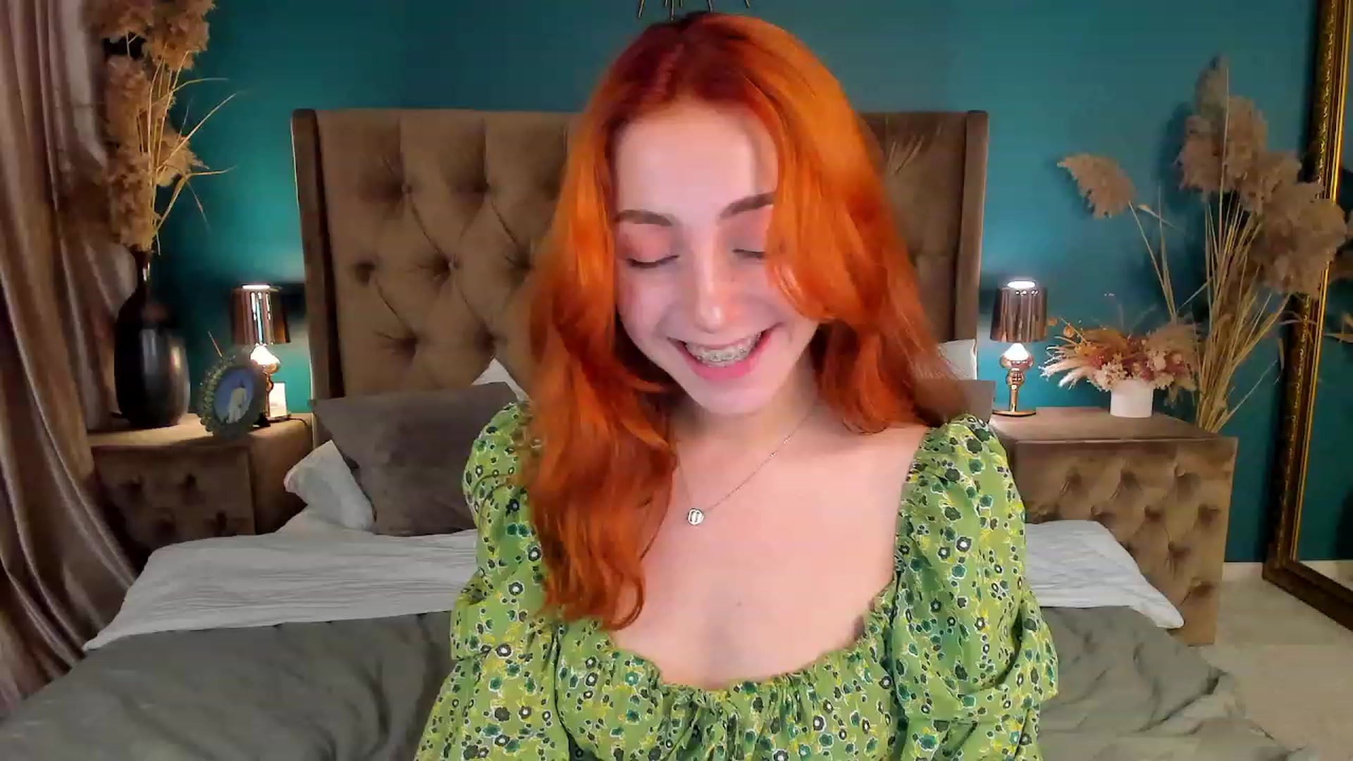 Gallery image thumbnail from ElsaYoung's myfreecams stream on, 08/18/2023, 17:24 image 18 of 20
