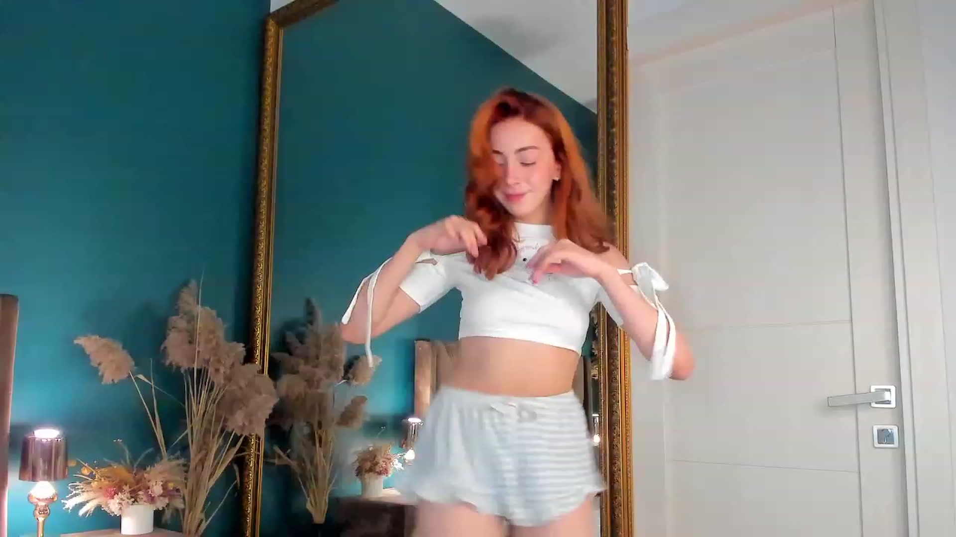 Gallery image thumbnail from ElsaYoung's myfreecams stream on, 08/19/2023, 07:39 image 3 of 20