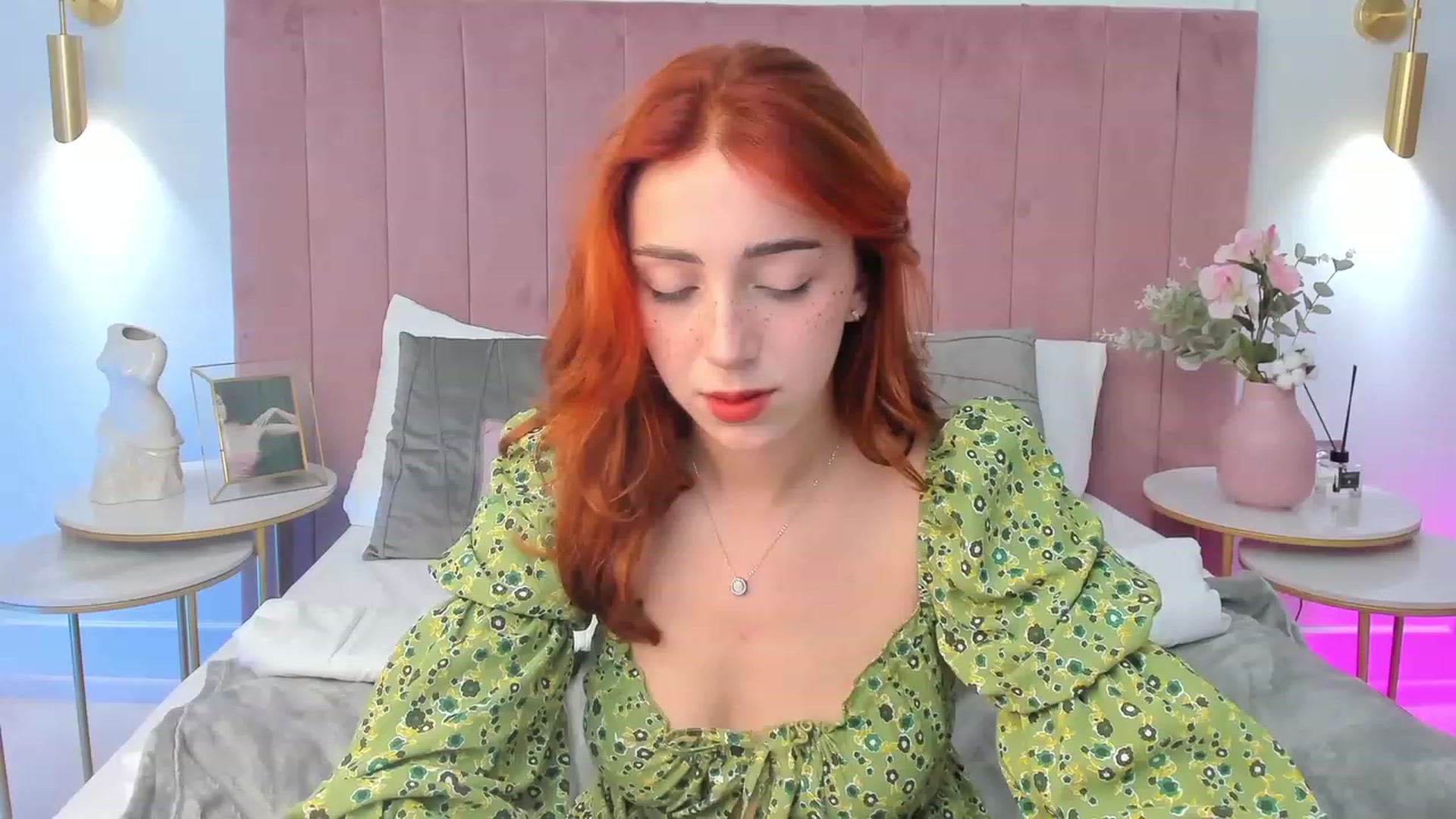 Gallery image thumbnail from ElsaYoung's myfreecams stream on, 09/15/2023, 14:25 image 12 of 20
