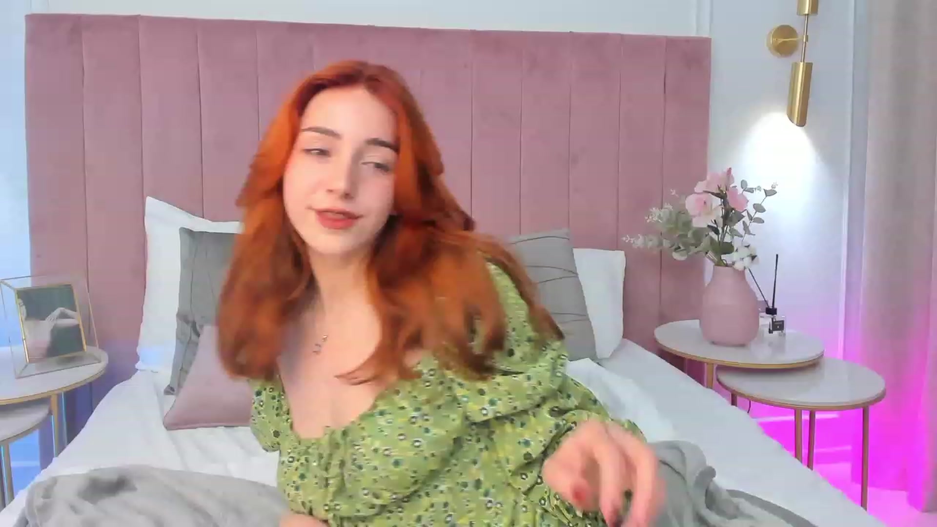 Gallery image thumbnail from ElsaYoung's myfreecams stream on, 09/15/2023, 18:14 image 10 of 20