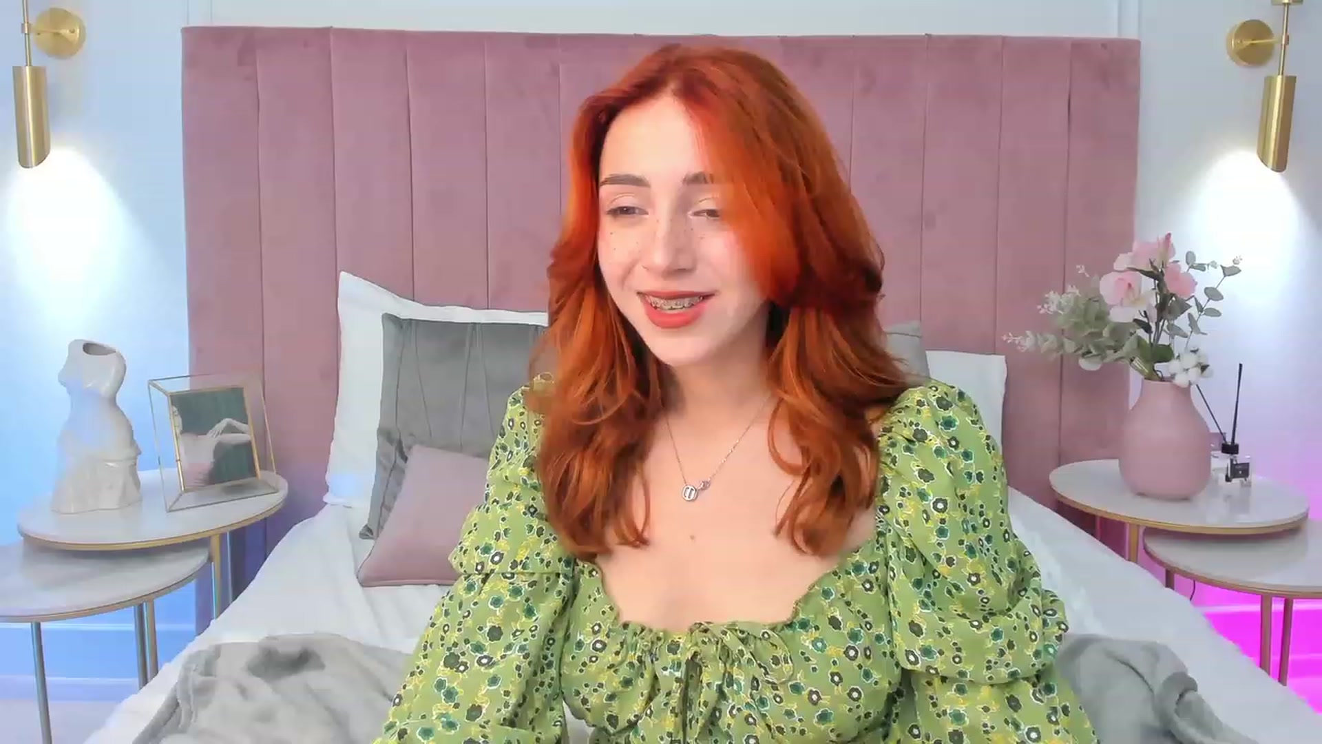 Gallery image thumbnail from ElsaYoung's myfreecams stream on, 09/15/2023, 18:14 image 13 of 20