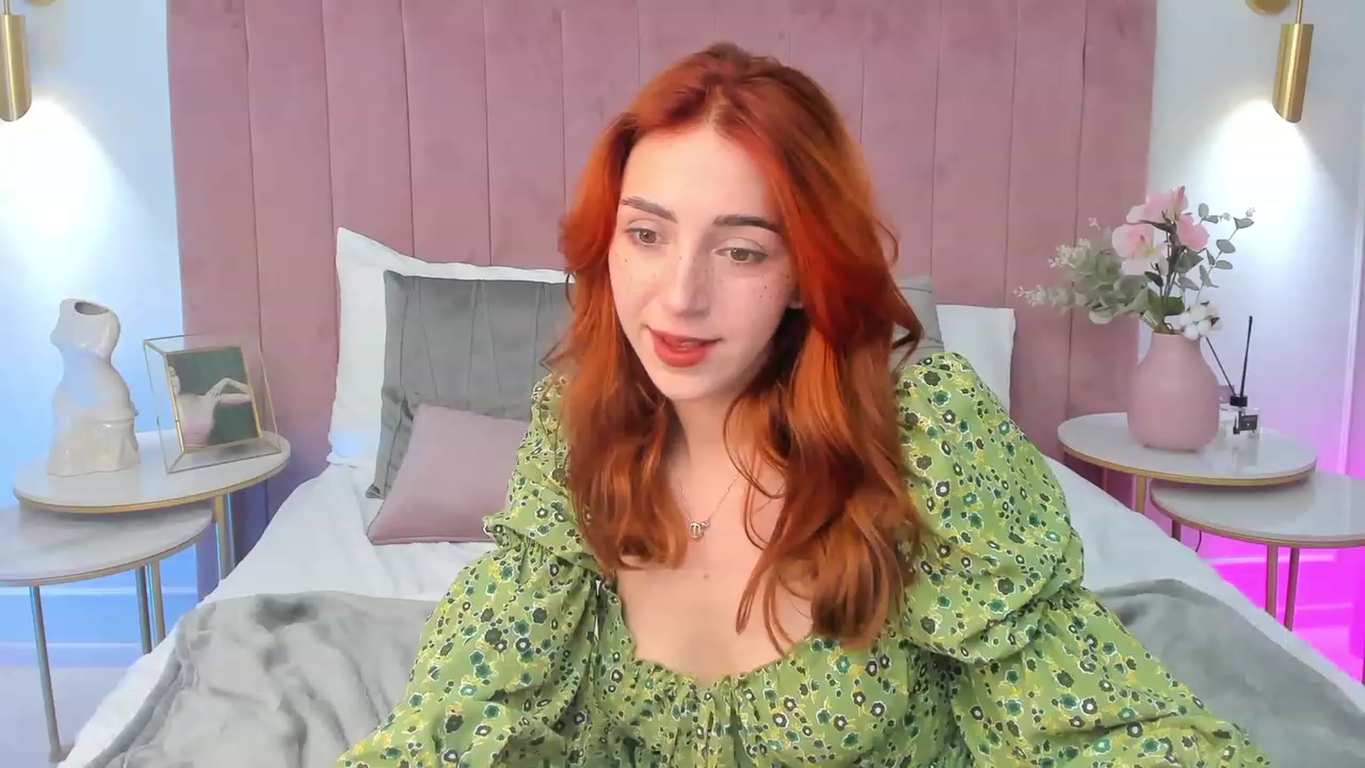 Gallery image thumbnail from ElsaYoung's myfreecams stream on, 09/15/2023, 18:14 image 7 of 20