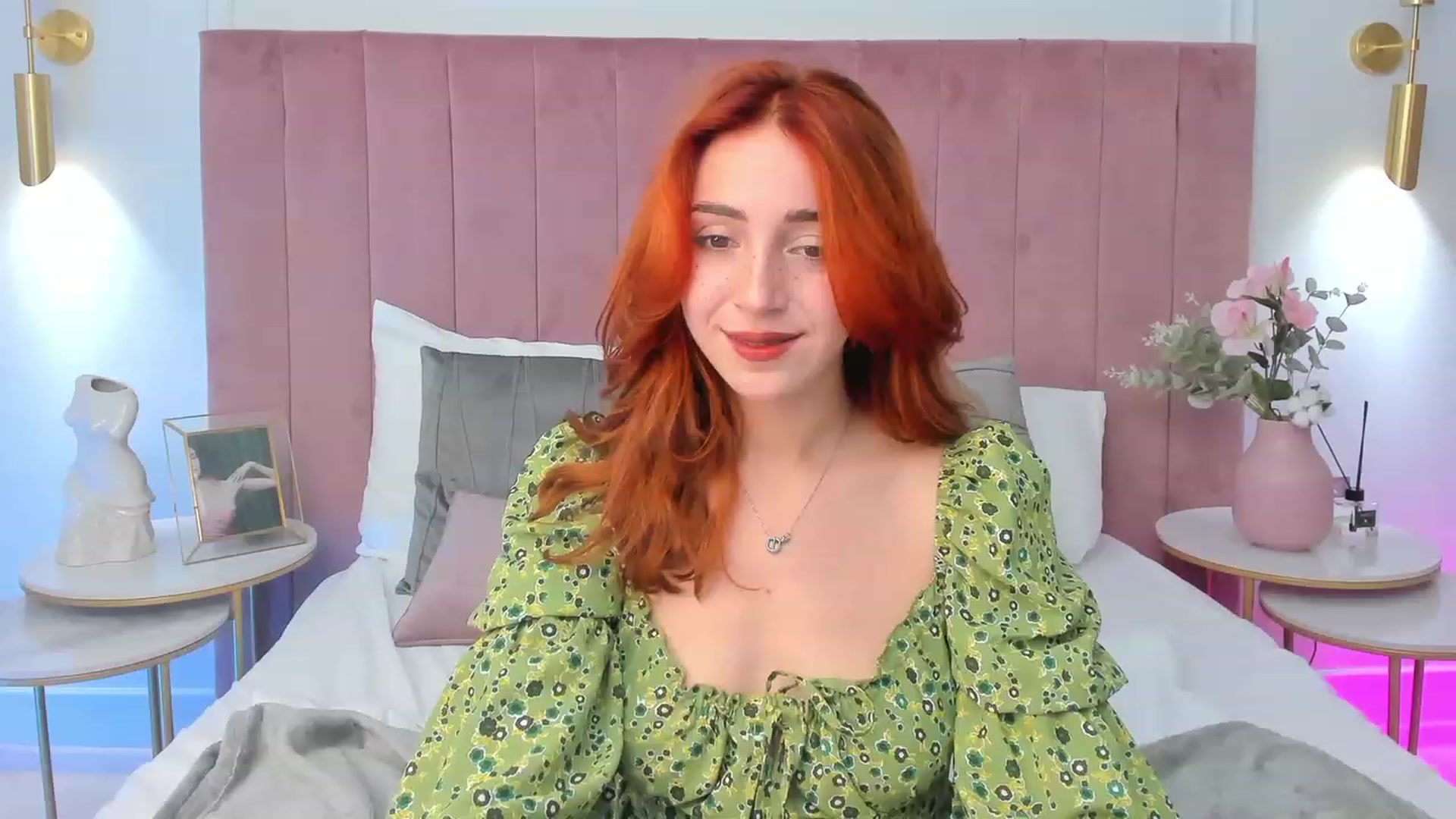 Gallery image thumbnail from ElsaYoung's myfreecams stream on, 09/15/2023, 18:14 image 15 of 20