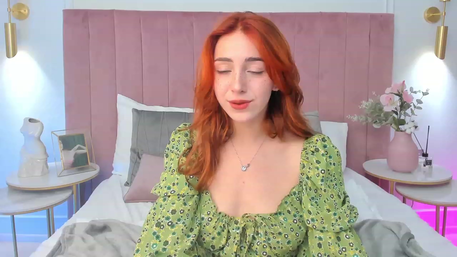 Gallery image thumbnail from ElsaYoung's myfreecams stream on, 09/15/2023, 18:14 image 14 of 20