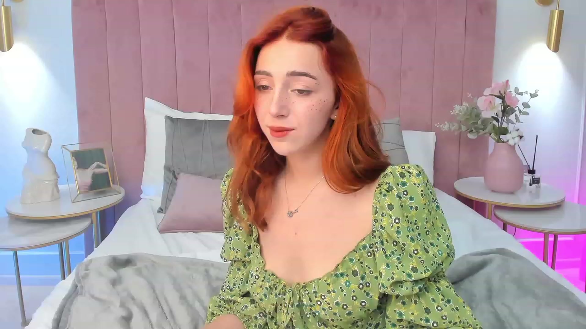 Gallery image thumbnail from ElsaYoung's myfreecams stream on, 09/15/2023, 18:14 image 8 of 20