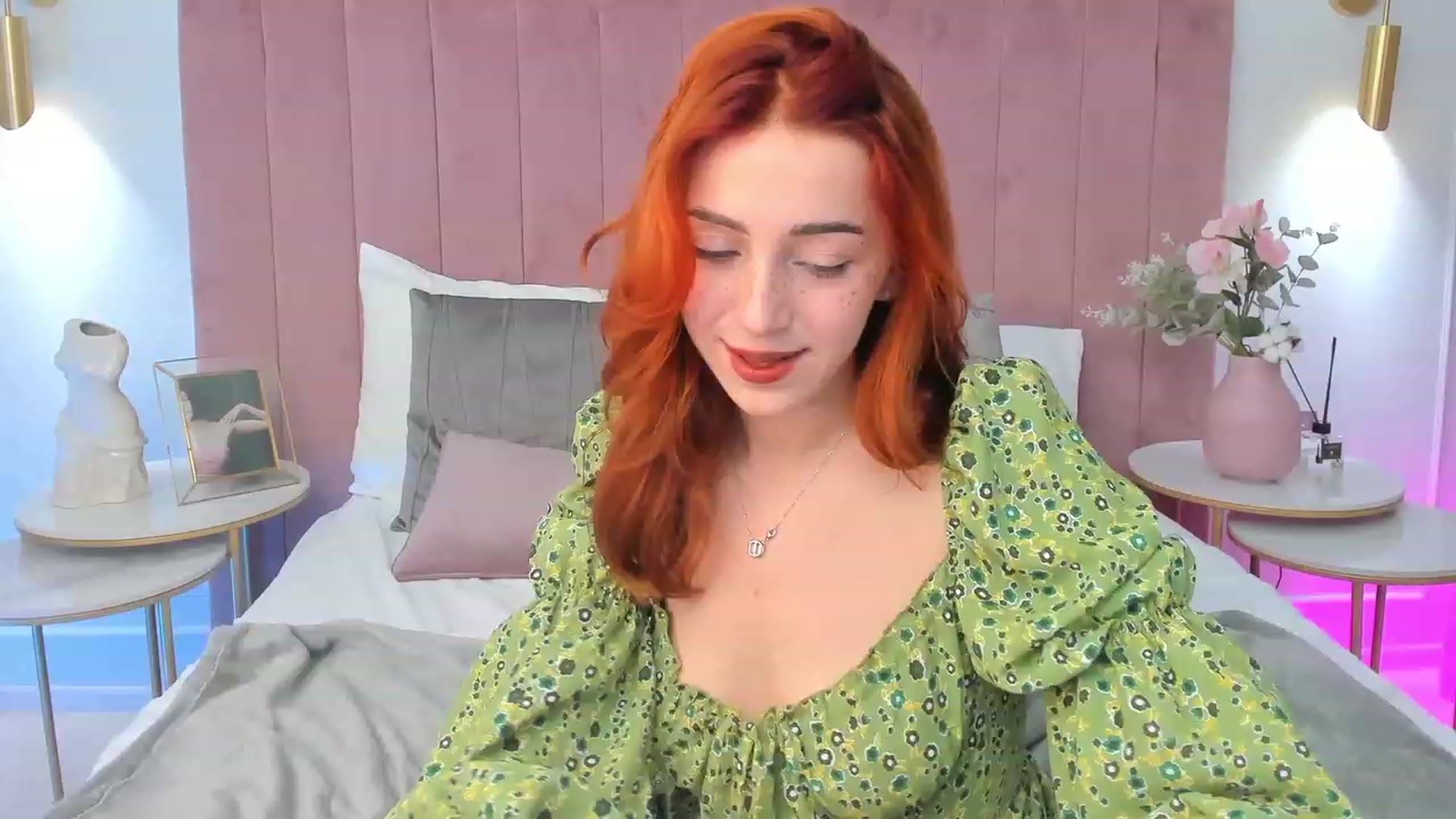 Gallery image thumbnail from ElsaYoung's myfreecams stream on, 09/15/2023, 18:14 image 3 of 20