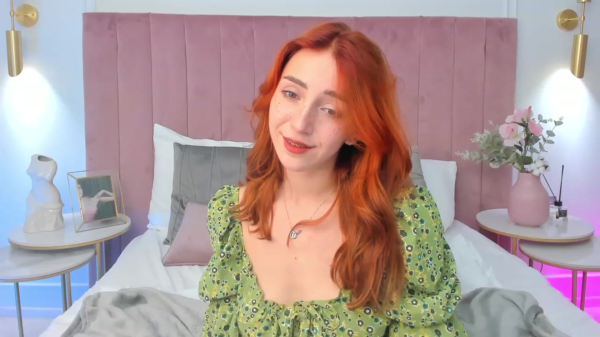 Gallery image thumbnail from ElsaYoung's myfreecams stream on, 09/15/2023, 18:14 image 12 of 20