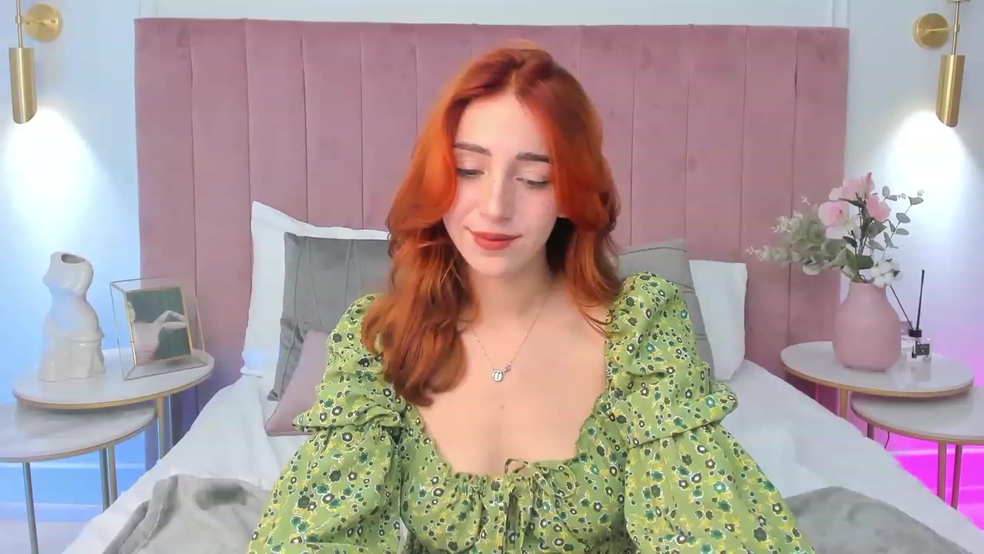 Gallery image thumbnail from ElsaYoung's myfreecams stream on, 09/15/2023, 18:14 image 17 of 20