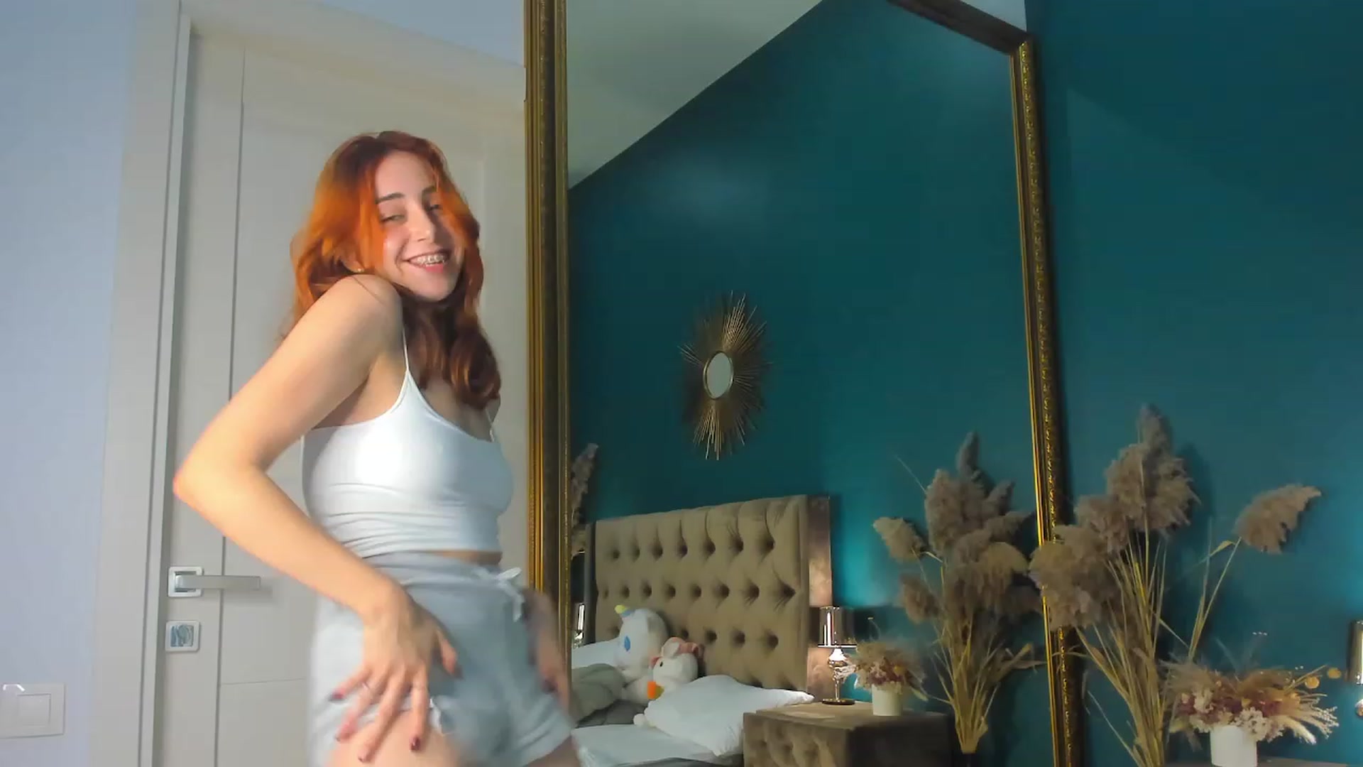 Gallery image thumbnail from ElsaYoung's myfreecams stream on, 09/17/2023, 17:38 image 14 of 20
