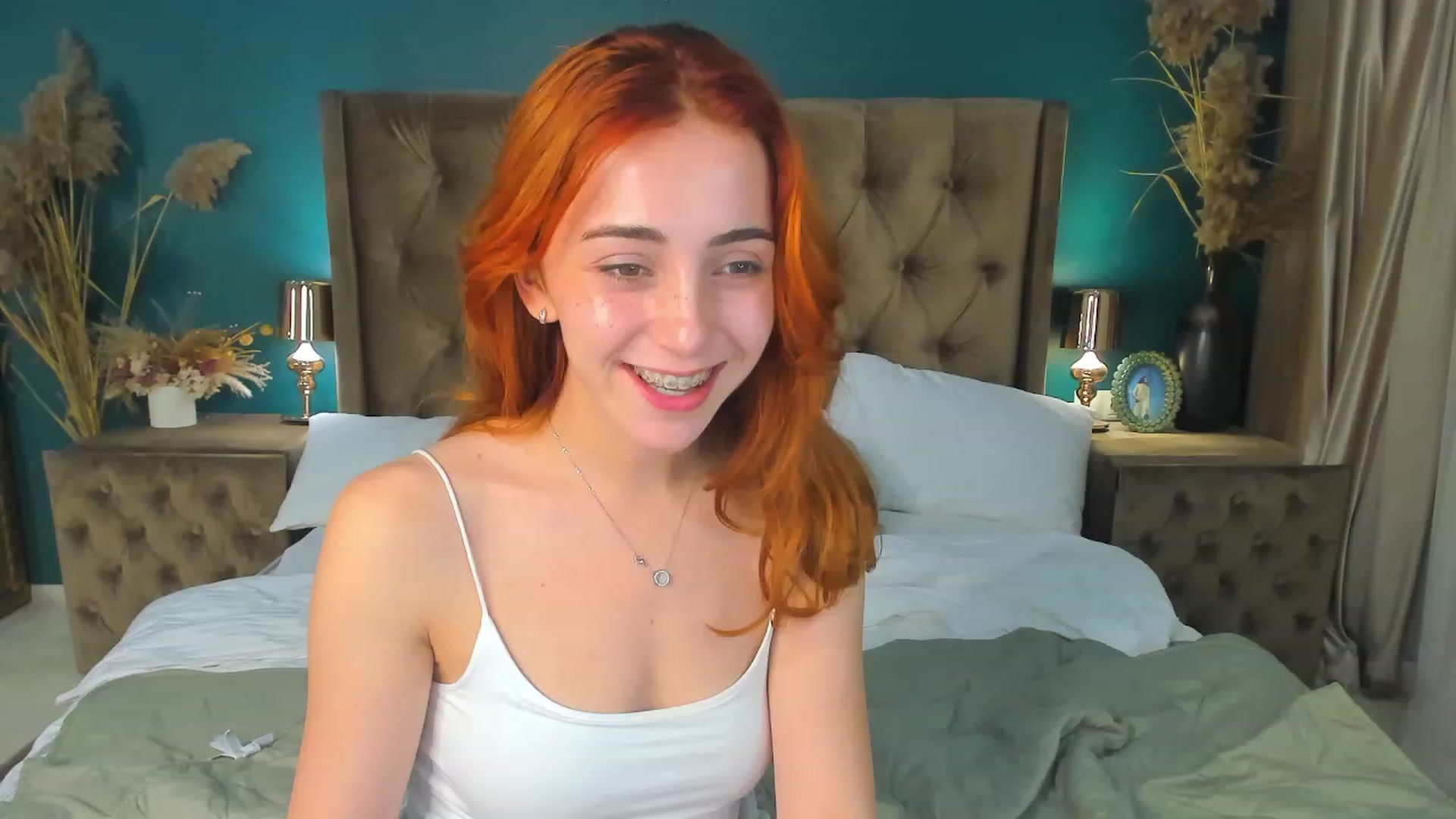 Gallery image thumbnail from ElsaYoung's myfreecams stream on, 09/17/2023, 17:38 image 10 of 20