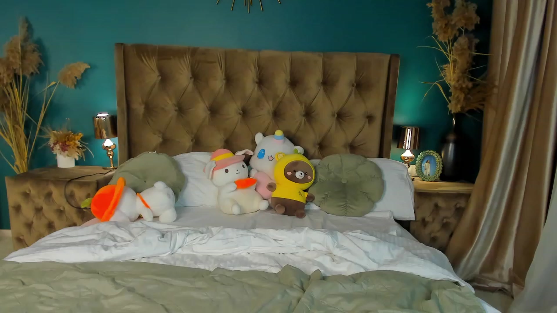 Gallery image thumbnail from ElsaYoung's myfreecams stream on, 09/22/2023, 14:50 image 14 of 20