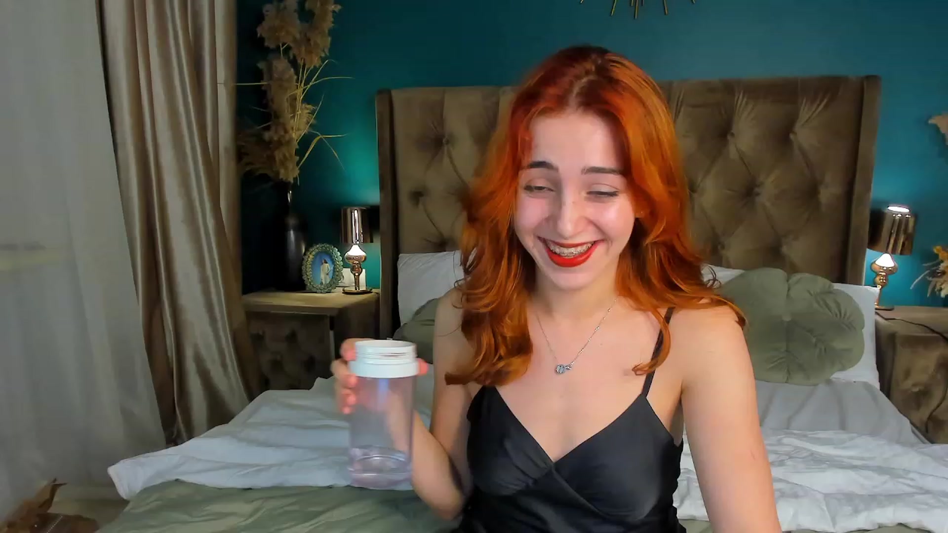 Gallery image thumbnail from ElsaYoung's myfreecams stream on, 09/23/2023, 19:06 image 15 of 20