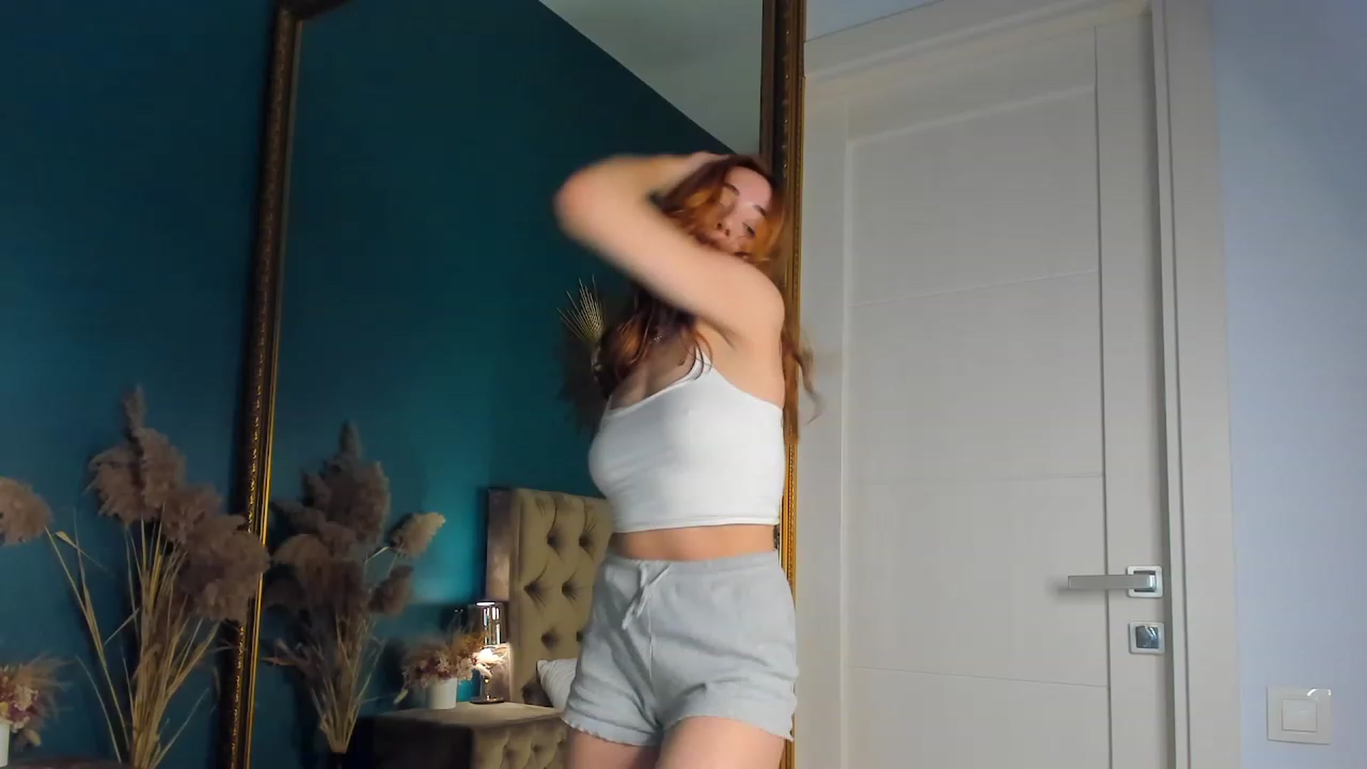Gallery image thumbnail from ElsaYoung's myfreecams stream on, 10/04/2023, 16:37 image 7 of 20