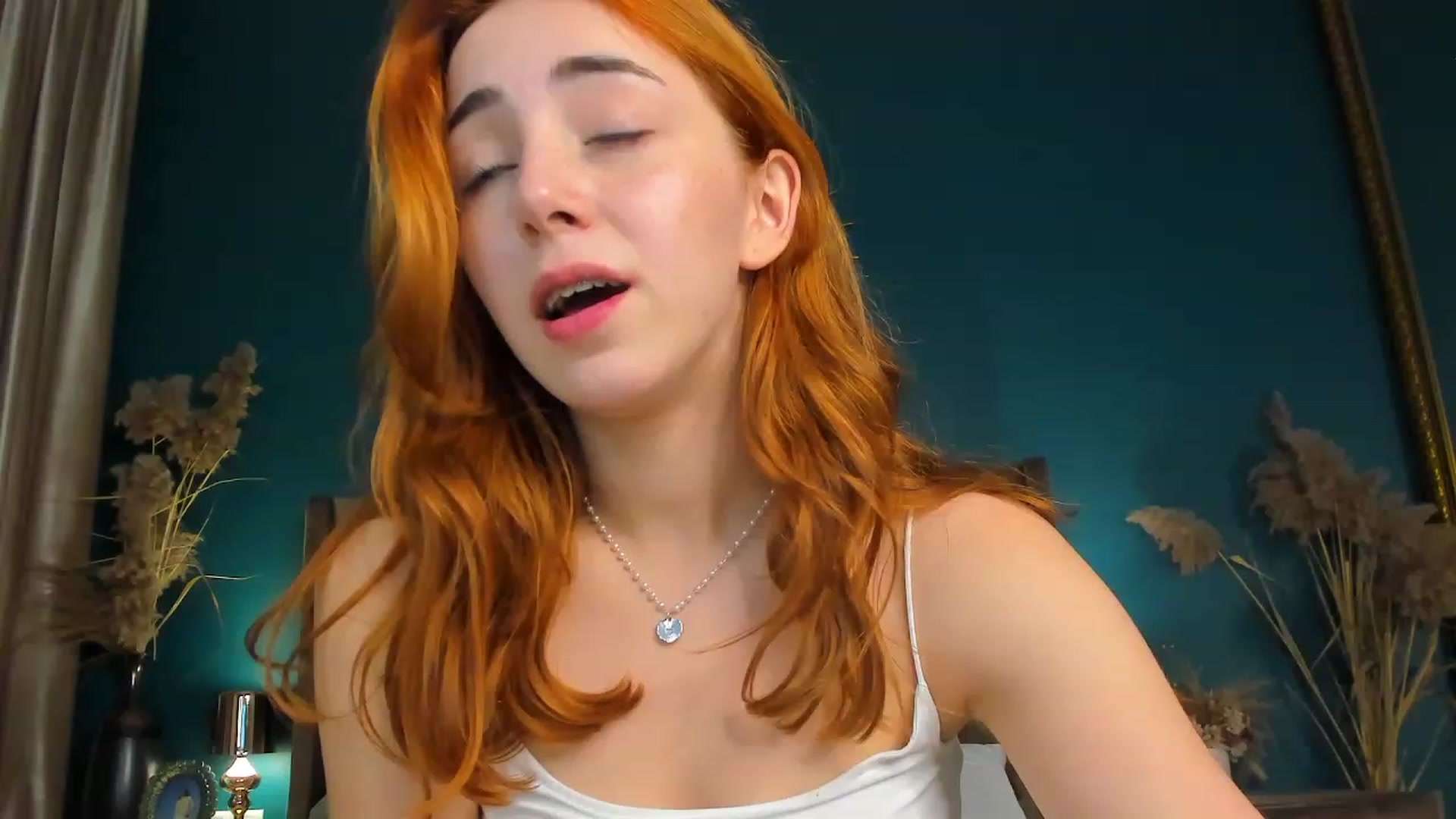 Gallery image thumbnail from ElsaYoung's myfreecams stream on, 10/04/2023, 16:37 image 17 of 20