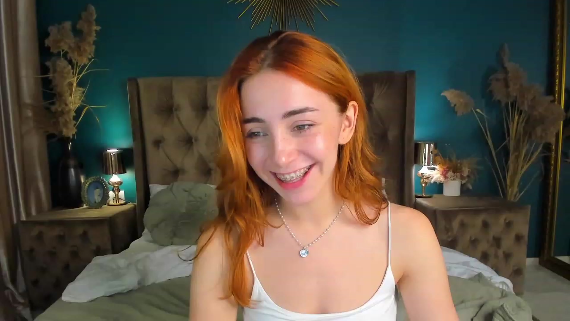 Gallery image thumbnail from ElsaYoung's myfreecams stream on, 10/04/2023, 16:37 image 12 of 20