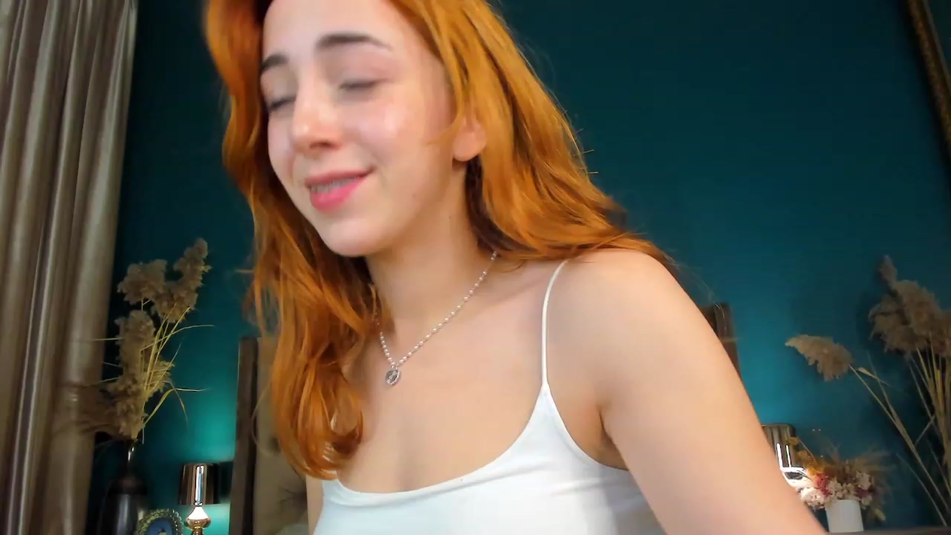 Gallery image thumbnail from ElsaYoung's myfreecams stream on, 10/04/2023, 18:40 image 15 of 20